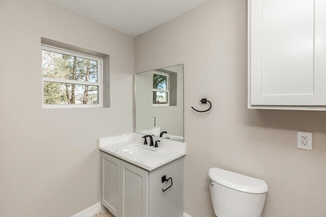 Building Photo - 185 El Pinto