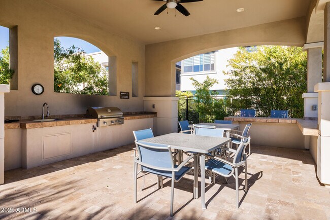 Building Photo - 7349 E Vista Bonita Dr