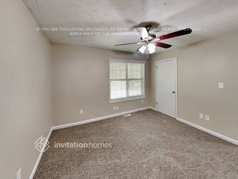 Building Photo - 264 Park Ave E