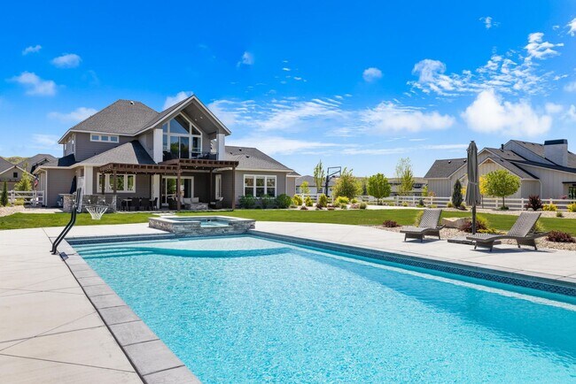 Building Photo - Exquisite Luxury Retreat on 1 Acre – 5BR/4...