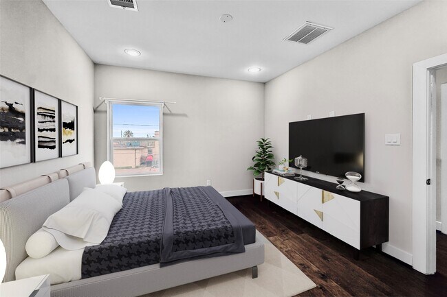 Building Photo - 2632 Bastrop St