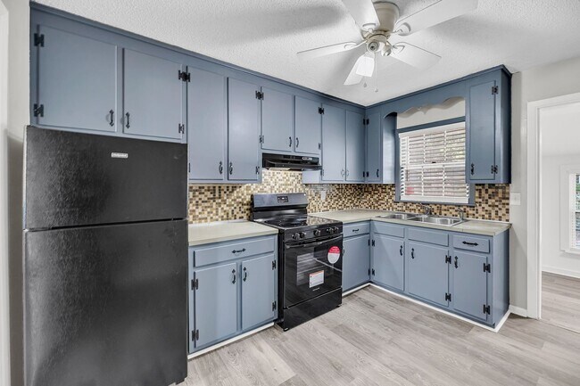 Building Photo - 2 Bedroom, 1 Bath Home in Air Habor of Wes...