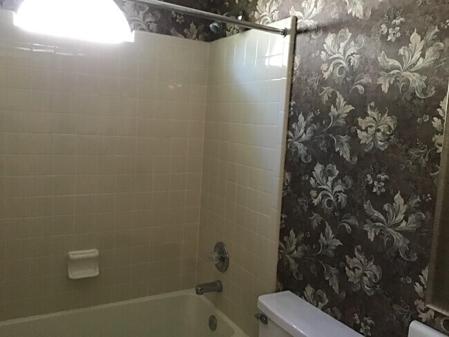 Building Photo - 3592 Wexford Ct