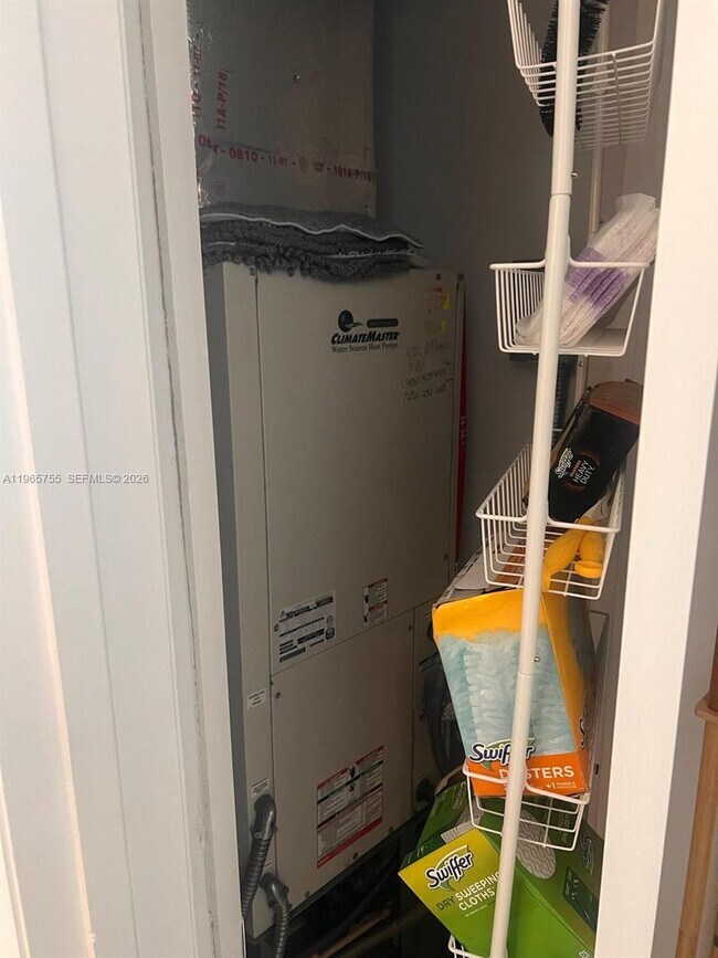 Building Photo - 475 Brickell Ave