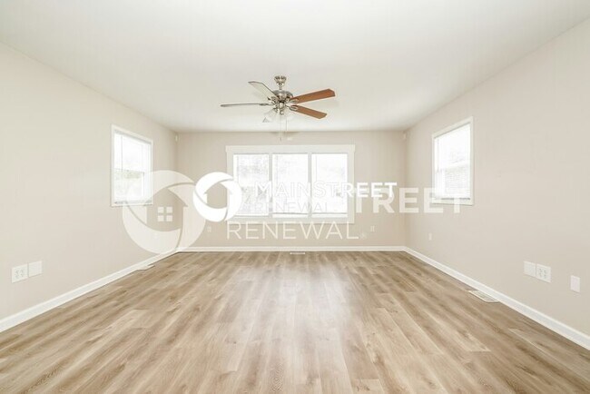 Building Photo - 3 Bedroom Pet-Friendly Home in GREENWOOD, ...