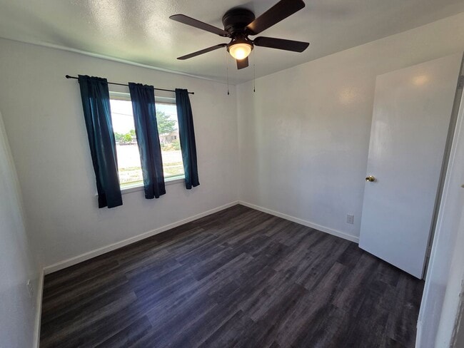 Building Photo - 3 or 4 Bedroom Home For Rent with New Refrigerated Air