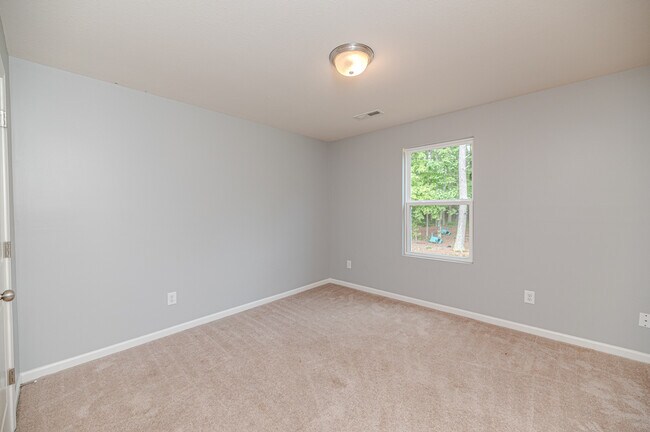 Building Photo - 2441 Westgate Dr