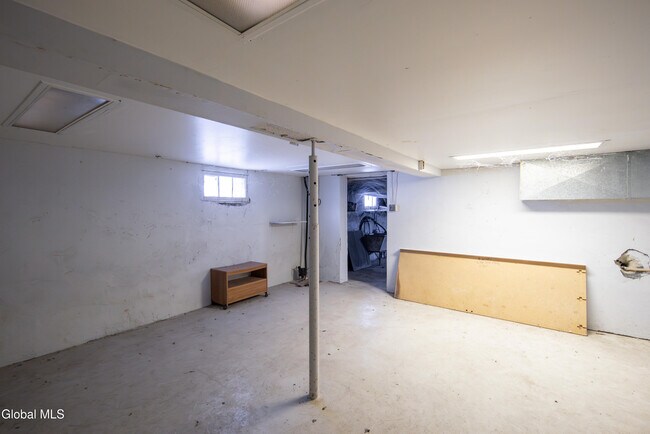 Building Photo - 6 Utica Ave