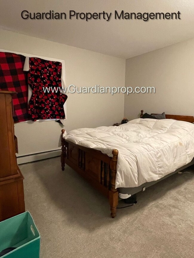Building Photo - Champlin 2nd Floor Renovated Apartment, Di...