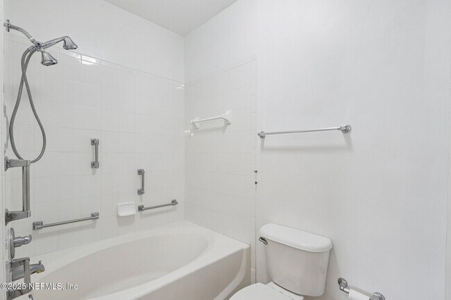 Building Photo - 225 Presidents Cup Way