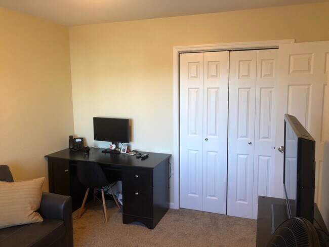 Building Photo - 4808 Malibu Rd