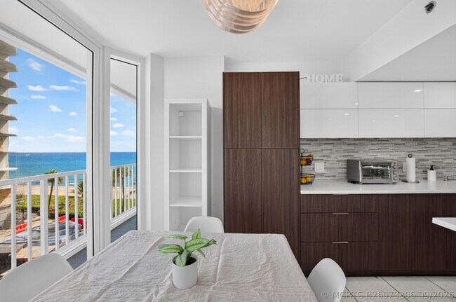 Building Photo - 3211 S Ocean Blvd