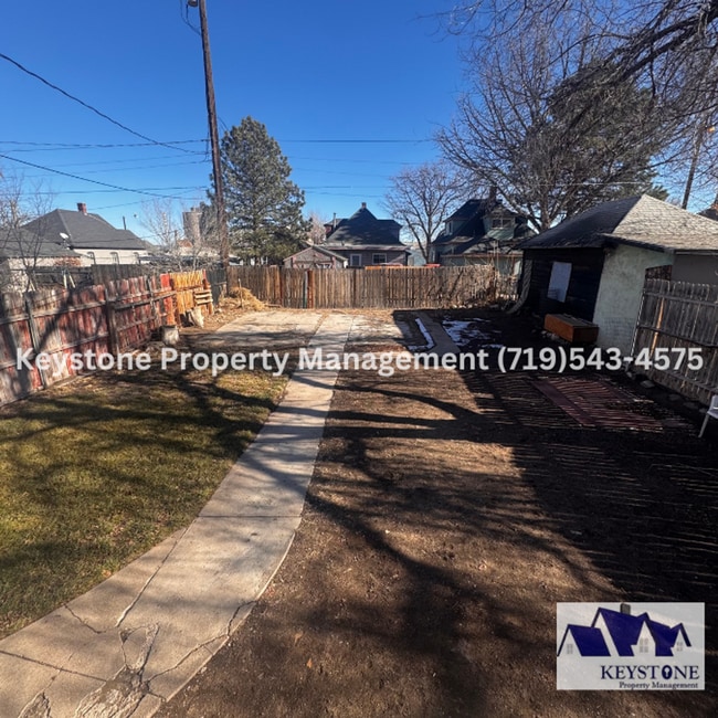 Building Photo - Dog Friendly!!! Centrally Located - House with 2 Bedroom/1 Bath - $1000/$1000