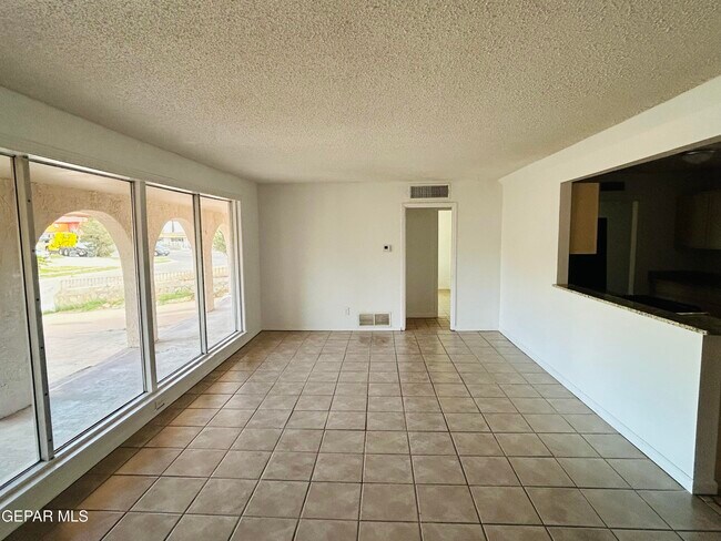 Building Photo - 805 Chile Pl