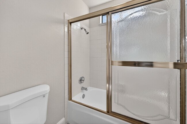 Building Photo - Newly Renovated 3/2.5 bath End-Unit Townhome with Vaulted Ceilings – Minutes to I-680 & Downtown!