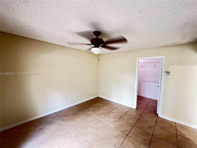 Building Photo - 530 S Park Rd