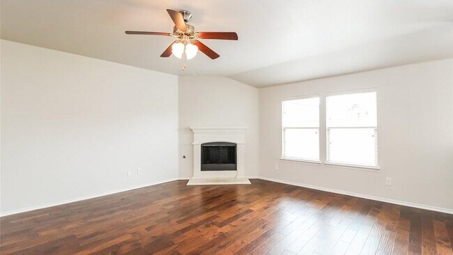 Building Photo - 1014 Lake Grove Dr
