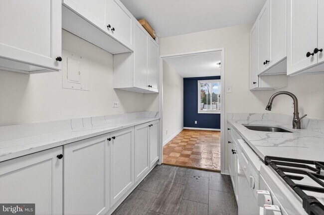 Building Photo - 1900 Lyttonsville Rd