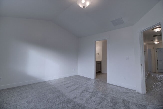 Building Photo - HOLIDAY MOVE-IN SPECIAL - 4 Bedroom 2.5 Bathroom Townhouse in Lehi!