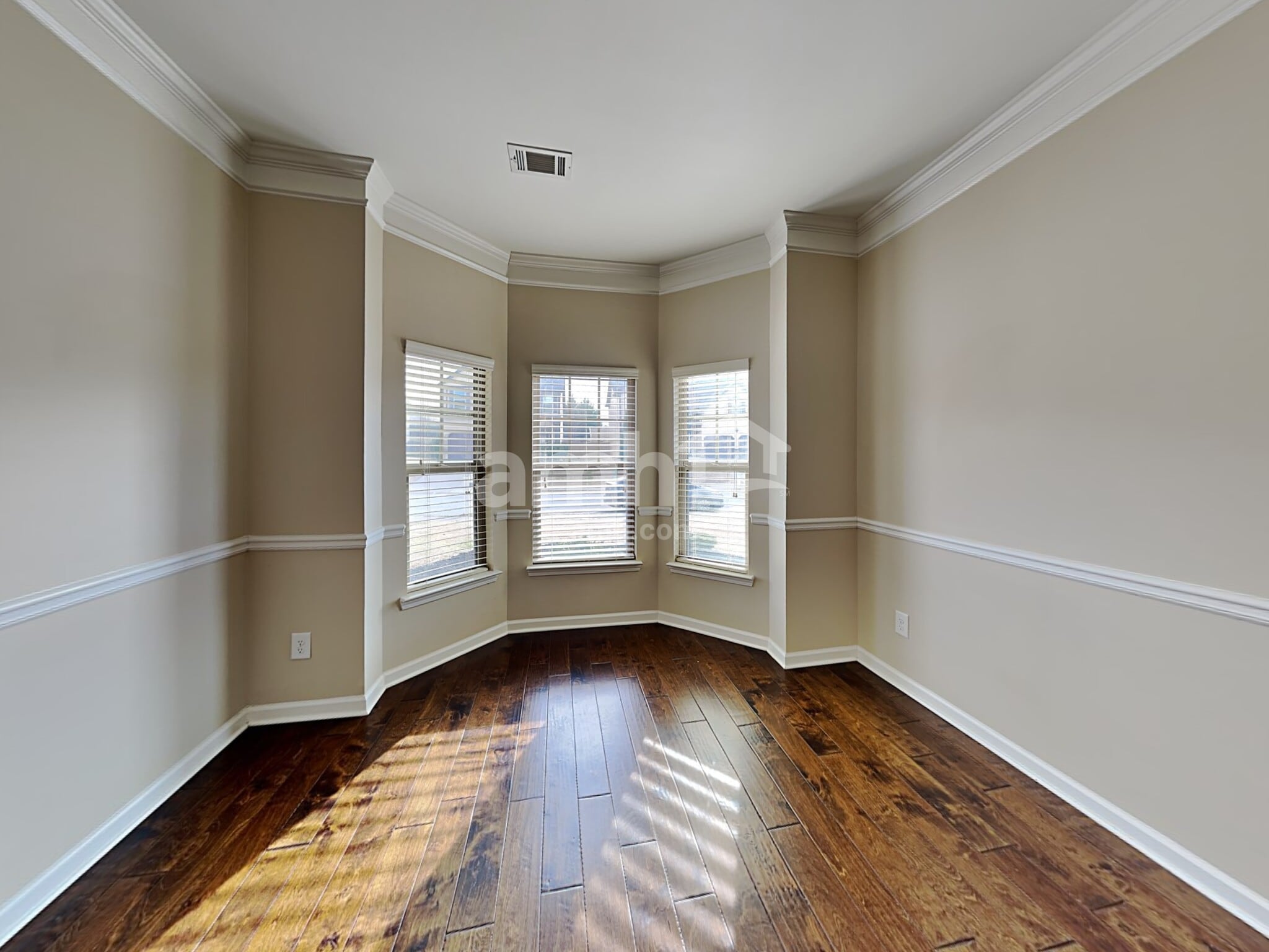 Building Photo - 137 Border Ave