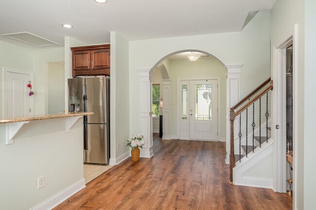 Building Photo - Beautiful 4/3 in High Point
