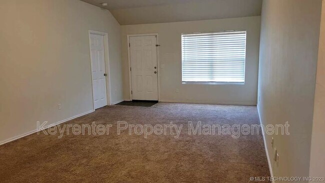 Building Photo - 1209 Ironstone Dr