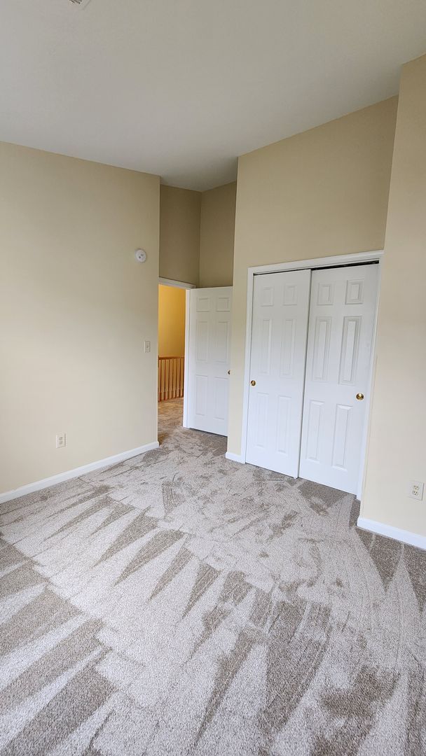 Building Photo - Kingstowne Townhome with Deck and Fenced Yard
