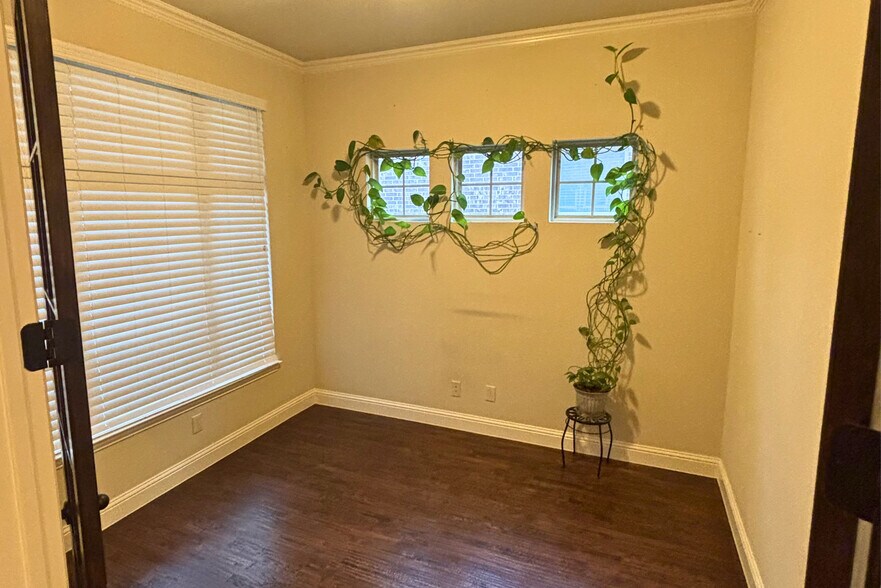 Building Photo - 5547 Lightfoot Ln