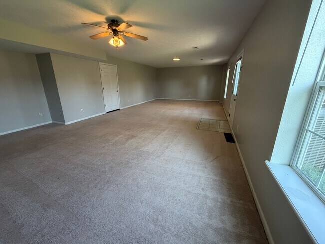Building Photo - 135 Lyle Curtis Cir