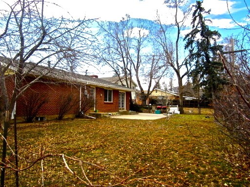Building Photo - Updated 6 Bed 4 Bath House.  Pictures do n...