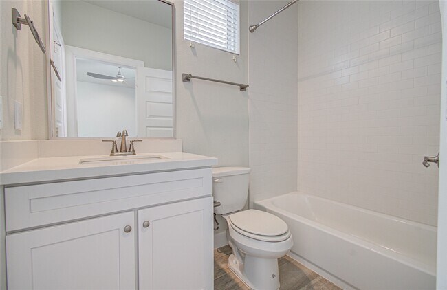 Building Photo - 2818 Grand Fountains Dr