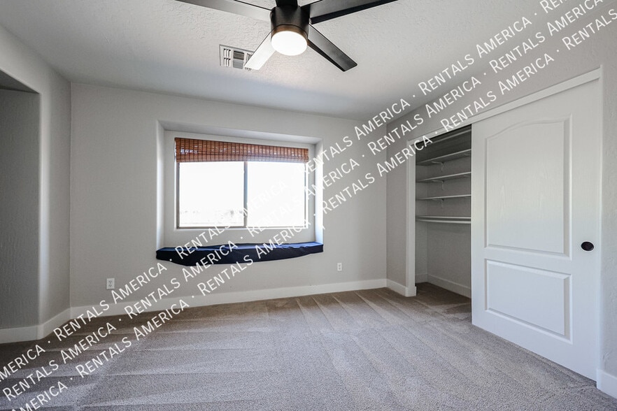 Building Photo - 2355 N Travis Cir