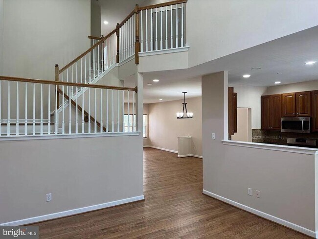 Building Photo - 4624 Old Oak Rd