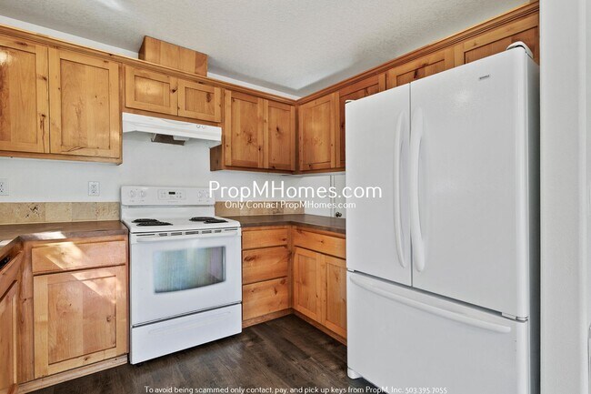 Building Photo - Charming Three Bedroom Newberg Home - Corner Lot!