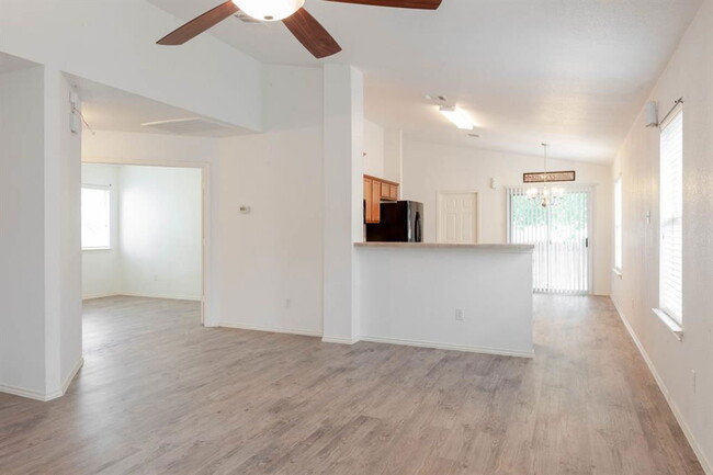 Building Photo - 906 Aiken Dr