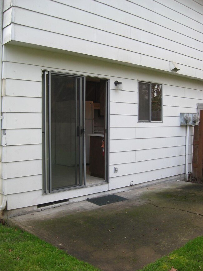 Building Photo - 2-Bedroom Townhouse in South Corvallis!