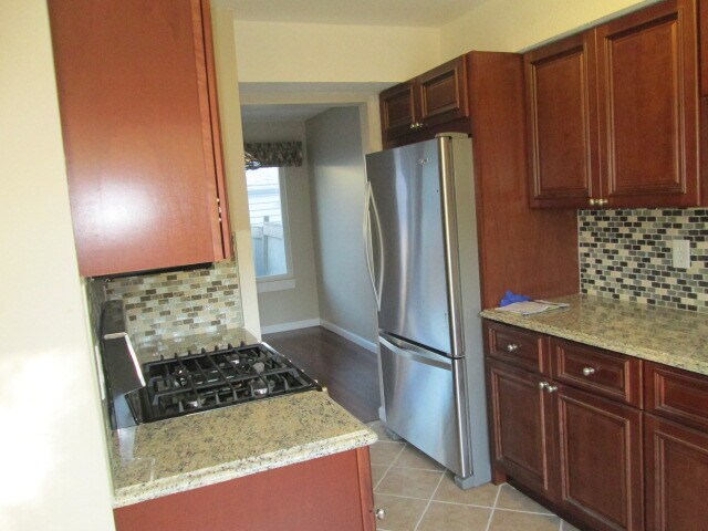 KITCHEN - 430 Thoreau St
