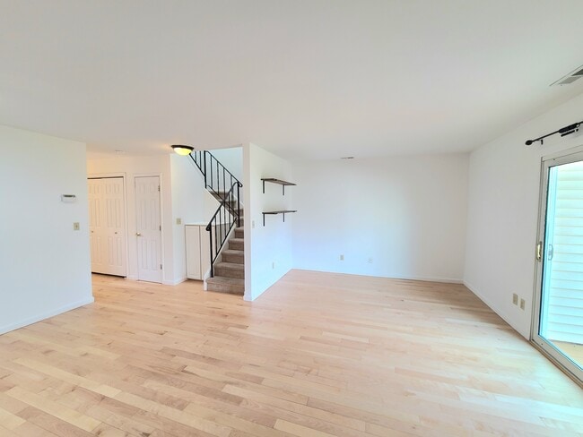 Building Photo - 404 Briarwood Ct