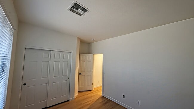 Building Photo - 29810 N Little Leaf Dr