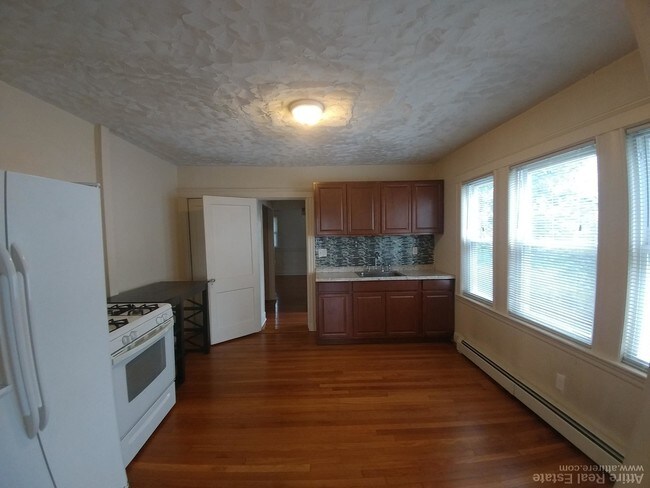 Building Photo - 26 Hazelwood St
