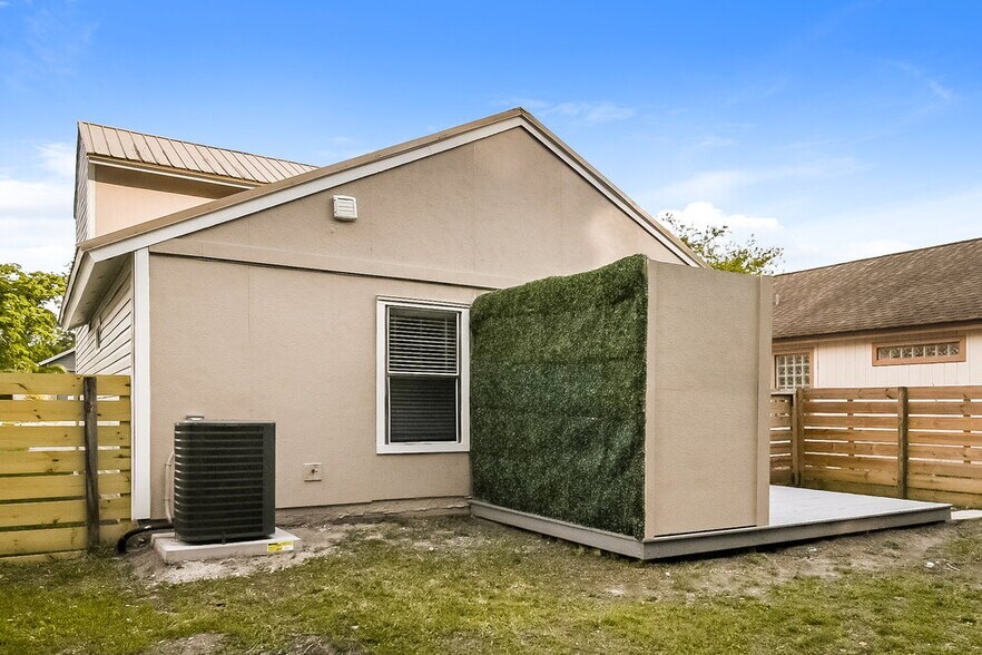 Building Photo - 1283 Independence Dr