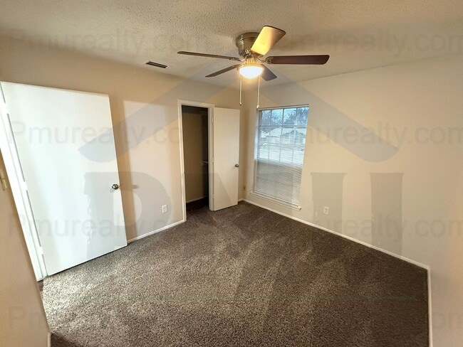 Building Photo - AVAILABLE NOW!!! Charming 3-bedroom, 1.5-bathroom house in Cedar Hill