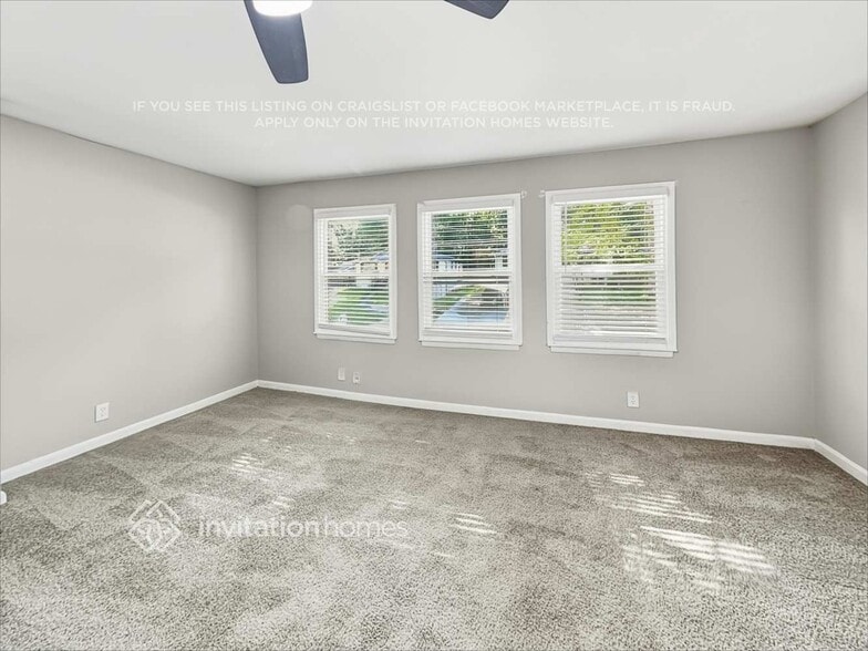 Building Photo - 544 Oakside Dr SW