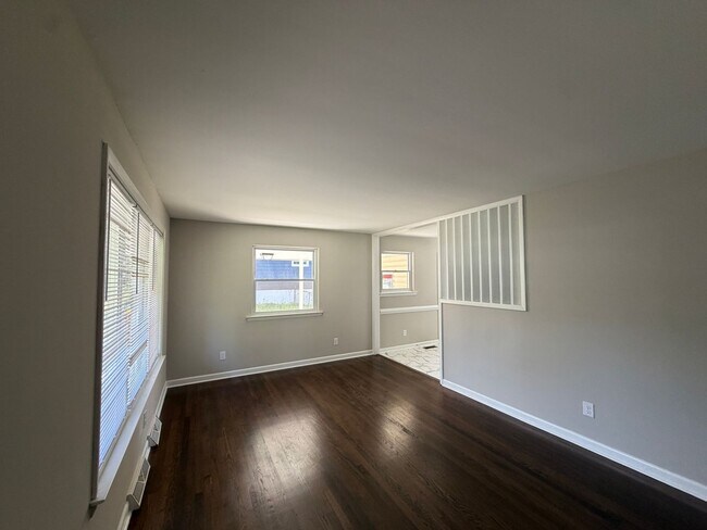 Building Photo - 126 Deerfield Dr