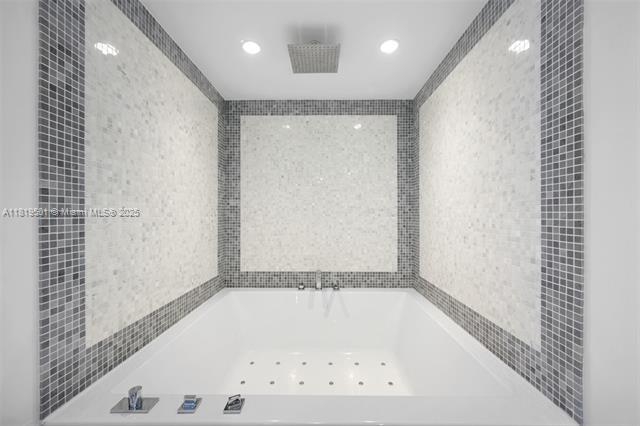 Building Photo - 200 Biscayne Boulevard Way
