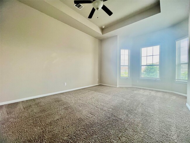 Building Photo - 8758 Laurel Crest Dr