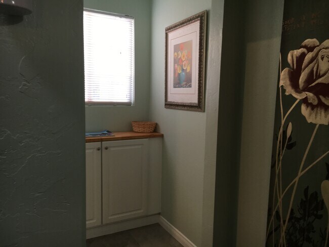 Building Photo - 632 Maria Ave