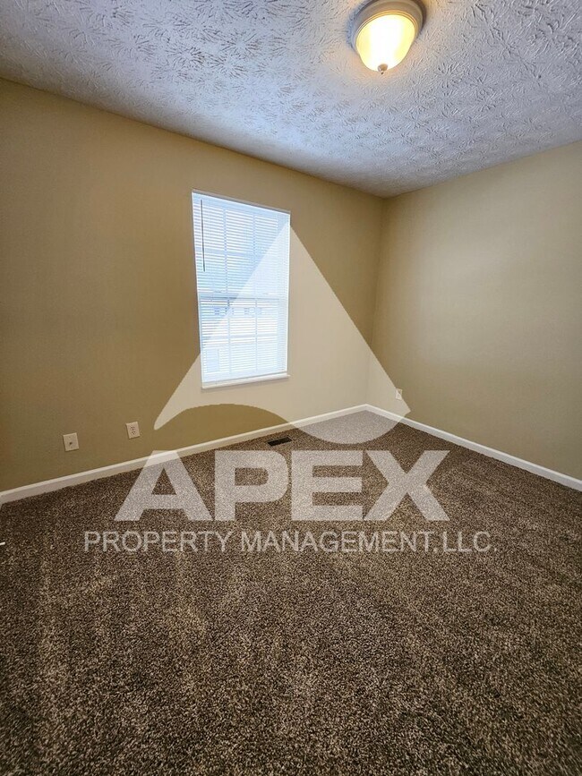 Building Photo - MOVE-IN SPECIAL,NO RENT TIL JUNE 1ST! - Nice 2 Bd | 1.5 Ba Townhouse in West Knox Condo Community!