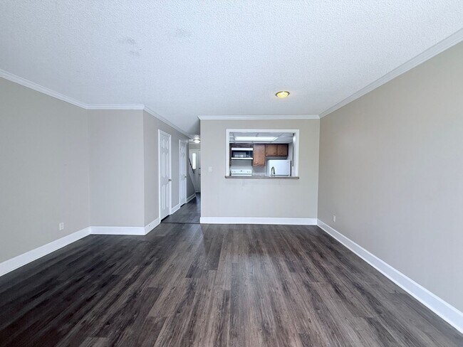 Building Photo - 2 bedroom townhome in Oakwood, GA