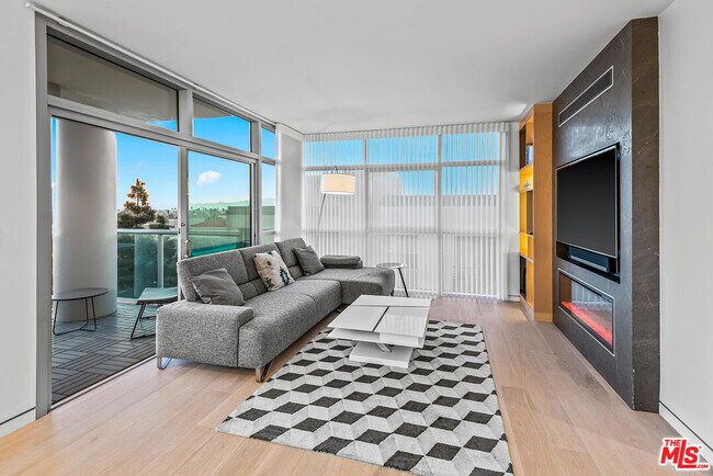 Building Photo - 13700 Marina Pointe Dr